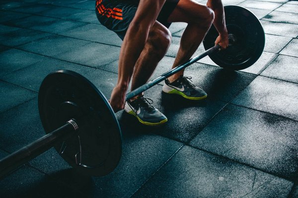 Safe and effective weight lifting techniques for beginners