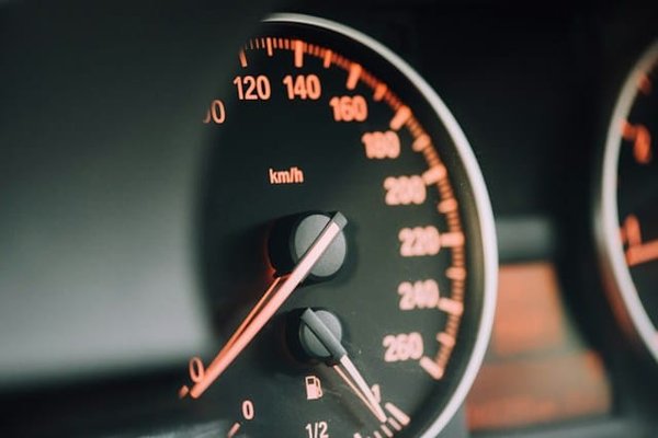 How to Safely and Efficiently Manage a Car Overheating Situation While on the Road?